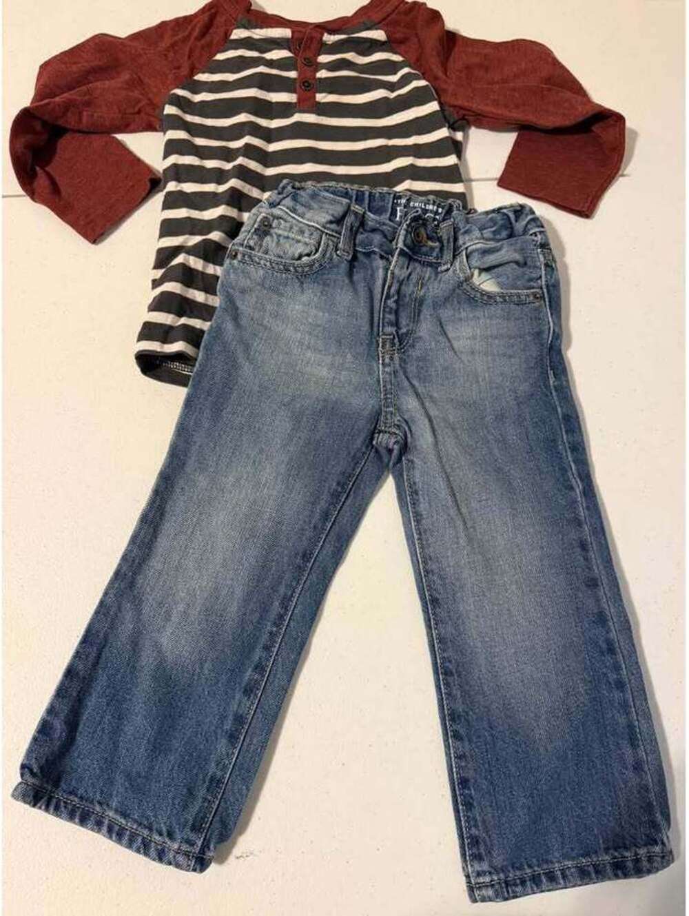 The Children's Place Toddler Boy 2T Jeans and Henley Shirt Set